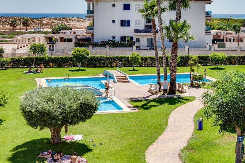 Cerca De La Playa La Mata *